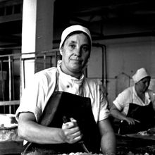 На разделке мяса | Предприятия. 1974 г., г.Северодвинск. Фото #C304.