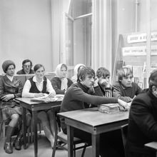 В библиотеке | Культура. 1975 г., г.Северодвинск. Фото #C1775.