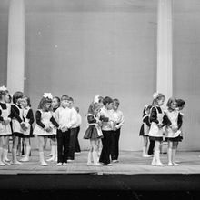 Выступление детского танцевального коллектива | Культура. 1975 г., г.Северодвинск. Фото #C1776.