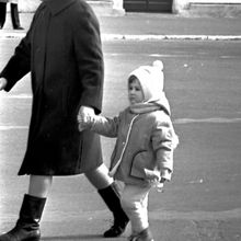 На демонстрацию 1 мая | Дети. 1975 г., г.Северодвинск. Фото #C85.