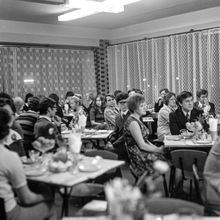 Зал кафе | Общепит. 1975 г., г.Северодвинск. Фото #C1618.