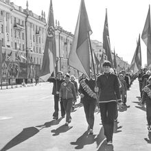 Первомайская демонстрация | Общественная жизнь. 1975 г., г.Северодвинск. Фото #C1592.