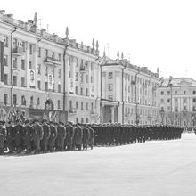 Первомайская демонстрация | Общественная жизнь. 1975 г., г.Северодвинск. Фото #C1594.