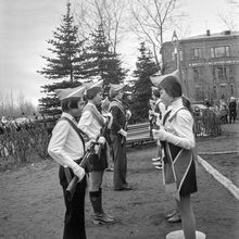 Смена почетного караула | Общественная жизнь. 1975 г., г.Северодвинск. Фото #C1693.