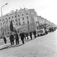 Первомайская демонстрация | Общественная жизнь. 1975 г., г.Северодвинск. Фото #C1715.