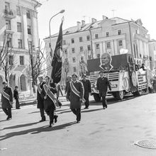 Первомайская демонстрация | Общественная жизнь. 1975 г., г.Северодвинск. Фото #C1722.