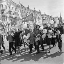 Первомайская демонстрация | Общественная жизнь. 1975 г., г.Северодвинск. Фото #C1730.