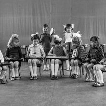Выступление на утреннике в детском саду | Дети. 1976 г., г.Северодвинск. Фото #C14570.