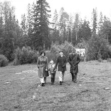 Семья на отдыхе | Горожане. 1976 г., г.Северодвинск. Фото #C14569.