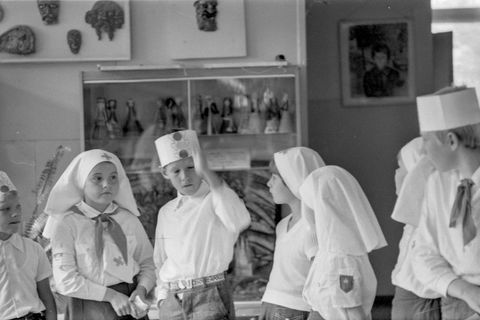 Участники игры по правилам дорожного движения | Школа. 1978 г., г.Северодвинск. Фото #C12994.