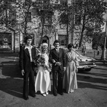 Новобрачные с гостями | Горожане. 1978 г., г.Северодвинск. Фото #C7327.