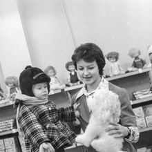 В отделе игрушек | Торговля. 1978 г., г.Северодвинск. Фото #C14123.