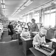 Продавцы на учебе | Торговля. 1978 г., г.Северодвинск. Фото #C14127.