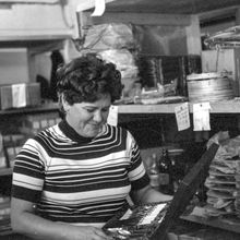 Отдел посуды | Торговля. 1978 г., г.Северодвинск. Фото #C12986.