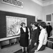 У классной доски | Школа. 1978 г., г.Северодвинск. Фото #C7138.