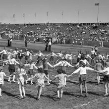 Выступление в честь XI Всемирного фестиваля молодежи и студентов | Школа. 1978 г., г.Северодвинск. Фото #C7150.