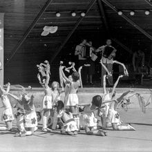 Танцевальный номер | Школа. 1978 г., г.Северодвинск. Фото #C13020.