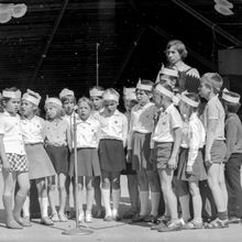 Выступление с песней | Школа. 1978 г., г.Северодвинск. Фото #C13022.