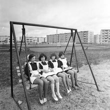 Старшеклассницы | Школа. 1978 г., г.Северодвинск. Фото #C7235.