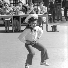 Танец морячка | Школа. 1978 г., г.Северодвинск. Фото #C13036.