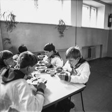 В столовой  | Школа. 1978 г., г.Северодвинск. Фото #C7273.