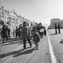 Первомайская демонстрация | Общественная жизнь. 1978 г., г.Северодвинск. Фото #C9116.