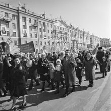 Первомайская демонстрация | Общественная жизнь. 1978 г., г.Северодвинск. Фото #C9128.