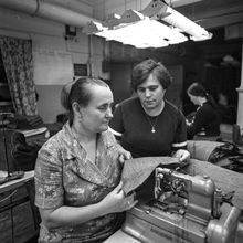 На швейном производстве | Предприятия. 1978 г., г.Северодвинск. Фото #C7406.