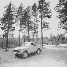 Автомобиль "Нива" в Ягринском бору | Транспорт. 1979 г., г.Северодвинск. Фото #C348.