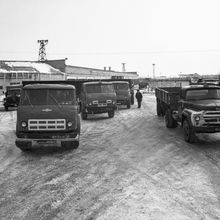 Автомобили МАЗ и ГАЗ около гаражей | Транспорт. 1979 г., г.Северодвинск. Фото #C373.