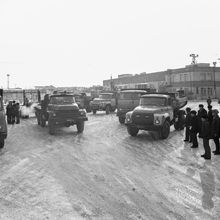 Автомобили около гаражей | Транспорт. 1979 г., г.Северодвинск. Фото #C375.