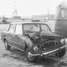Разбитый автомобиль | Транспорт. 1979 г., г.Северодвинск. Фото #C2319.