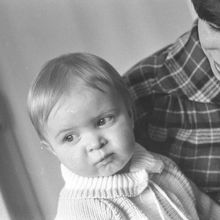 Малыш у мамы на руках | Дети. 1979 г., г.Северодвинск. Фото #C2476.