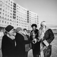 С Новым годом | Горожане. 1979 г., г.Северодвинск. Фото #C14120.