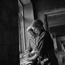 портрет двух женщин-строителей | Горожане. 1979 г., г.Северодвинск. Фото #C504.