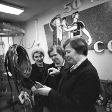 портрет трех женщин-электромонтеров | Горожане. 1979 г., г.Северодвинск. Фото #C505.