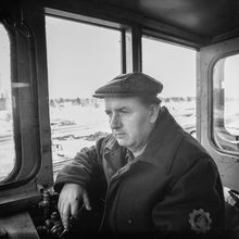 мужчина в кабине транспорта | Горожане. 1979 г., г.Северодвинск. Фото #C510.