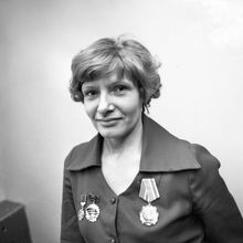 Женщина с орденом Трудовой Славы 3-й степени | Горожане. 1979 г., г.Северодвинск. Фото #C512.