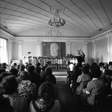 выступление детей перед трудовым коллективом | Горожане. 1979 г., г.Северодвинск. Фото #C548.
