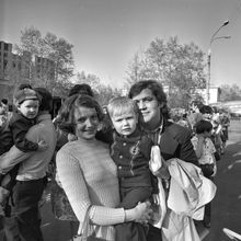 семья с ребенком | Горожане. 1979 г., г.Северодвинск. Фото #C559.