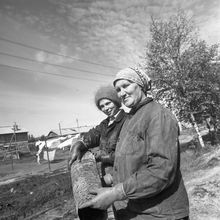 две женщины | Горожане. 1979 г., г.Северодвинск. Фото #C562.