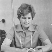 женщина за письменным столом | Горожане. 1979 г., г.Северодвинск. Фото #C571.