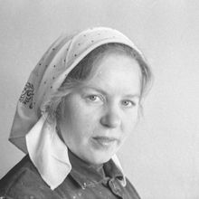 портрет женщины в платочке | Горожане. 1979 г., г.Северодвинск. Фото #C581.