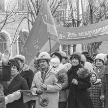 участники первомайской демонстрации | Горожане. 1979 г., г.Северодвинск. Фото #C1117.