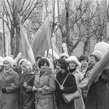 участники первомайской демонстрации | Горожане. 1979 г., г.Северодвинск. Фото #C1118.