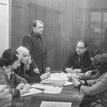 Совещание в кабинете руководителя | Горожане. 1979 г., г.Северодвинск. Фото #C2338.