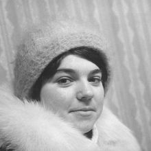 Женщина в шапке и зимнем пальто | Горожане. 1979 г., г.Северодвинск. Фото #C2478.