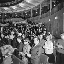 Овации участников предвыборного собрания | Горожане. 1979 г., г.Северодвинск. Фото #C600.