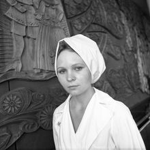 портрет девушки в поварском колпаке | Горожане. 1979 г., г.Северодвинск. Фото #C623.