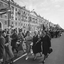 участники первомайской демонстрации | Горожане. 1979 г., г.Северодвинск. Фото #C638.